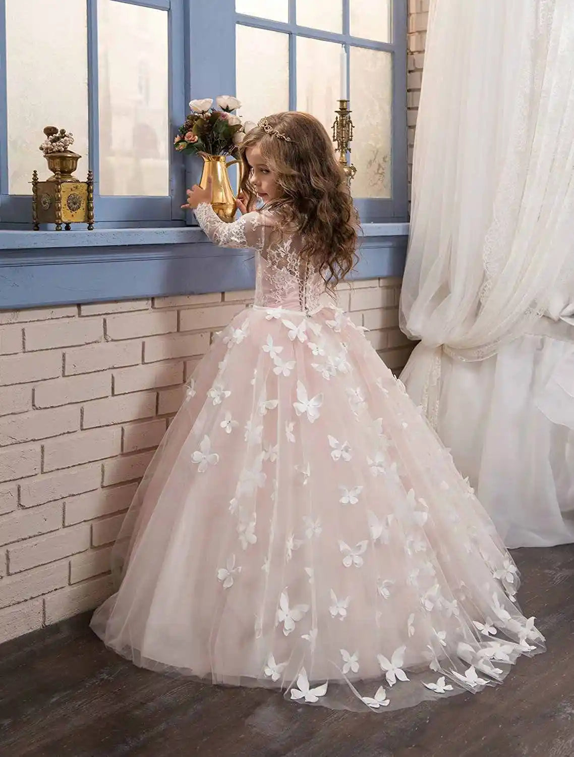 Elegant and lovely butterfly floor mopping flower girl wedding dress, lace long sleeved ball dress