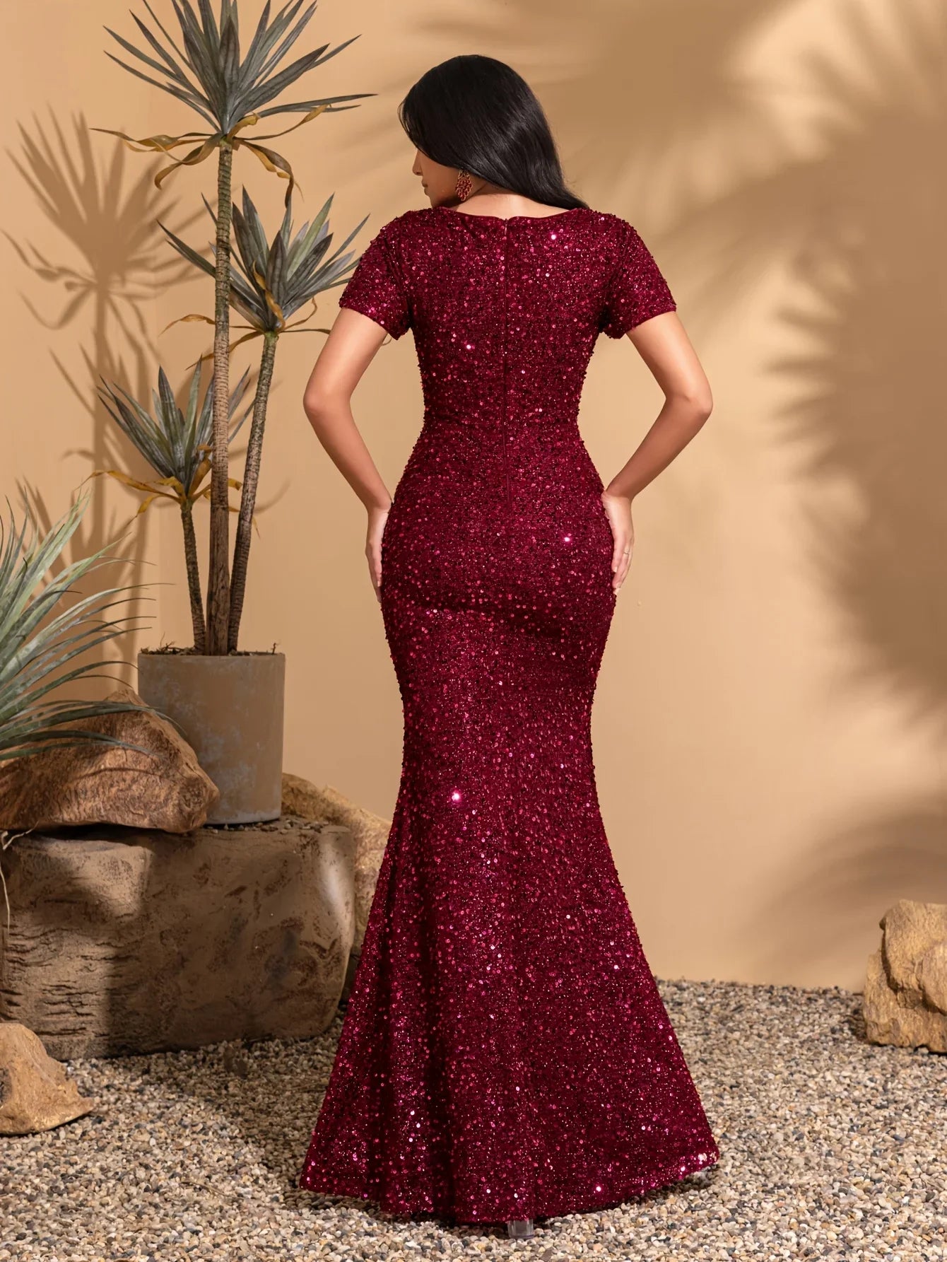 Sequined short-sleeved square neck hip-hugging wedding dress, classic retro style, elegant and chic dress