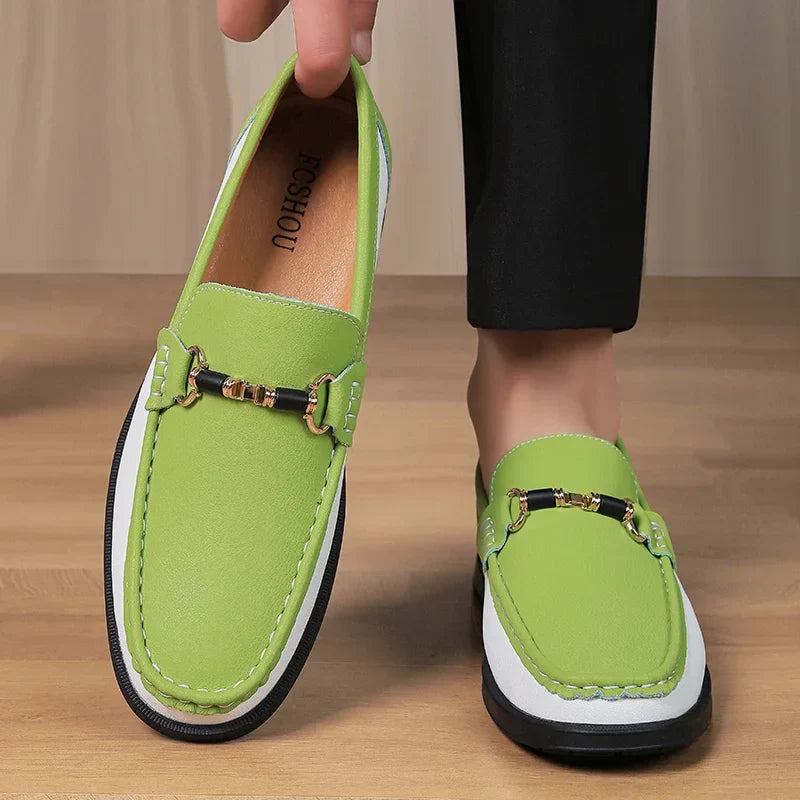 Sapatos Masculinos de Couro Genuíno de Marca de Luxo Mocassins de Casamento Sem Cadarço Nova Tendência Fivela de Metal Sapatos Masculinos Versáteis para Negócios