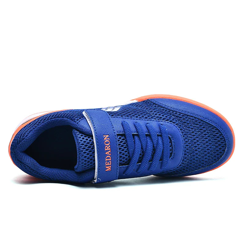 New Boys and Girls Football Shoes with Rubber Soft Nails for Comfortable and Breathable Professional Boys and Girls Football Sho