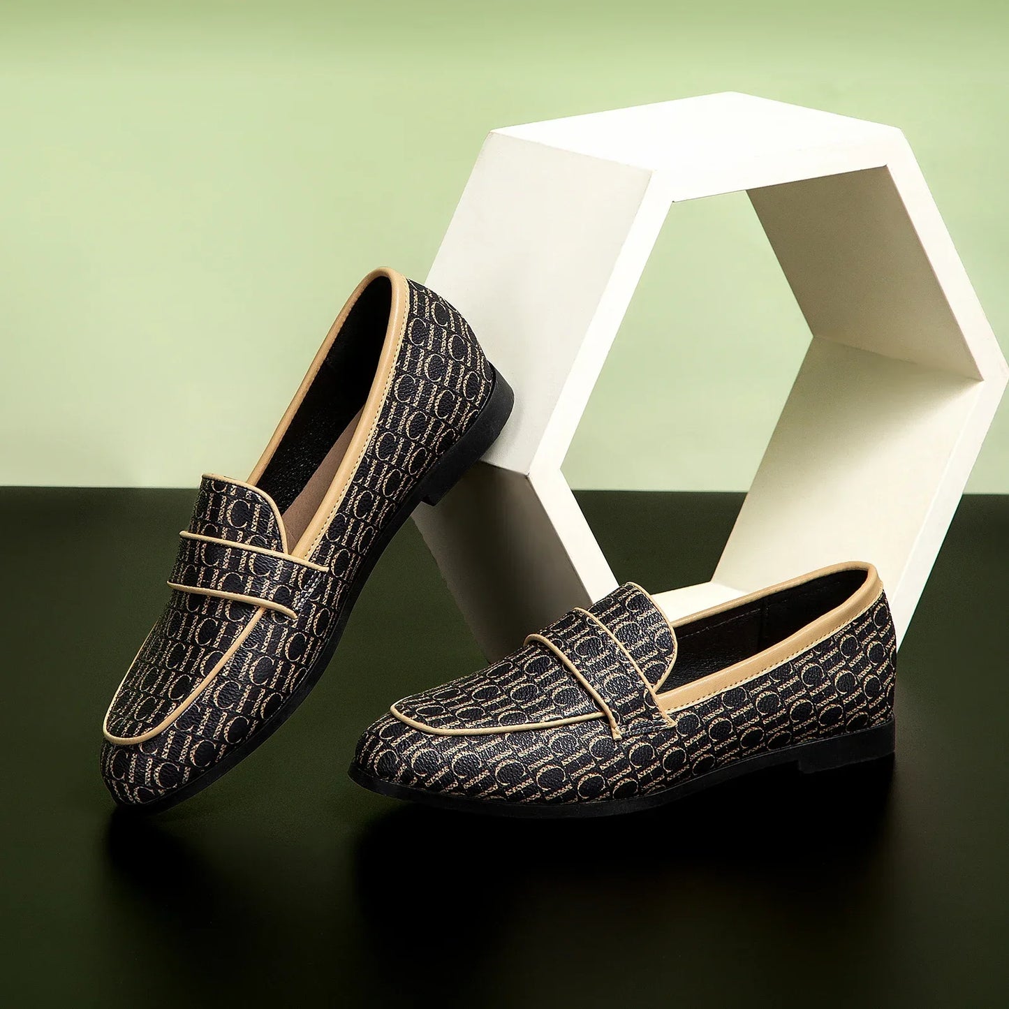 Classic Style Fashion Retro Women's New Flat Shoes Letters Printing Simple Hundred with Fine Workmanship Women's Casual Shoes