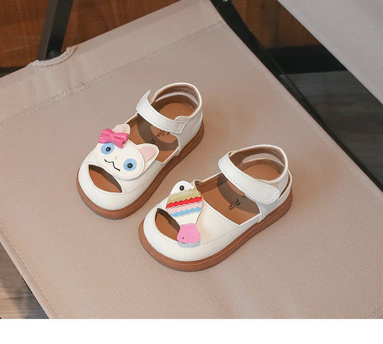 Toddler Girls Leather Sandals with Cute Cartoon 2026 New Summer Kids Beach Shoes Soft Sole Chic Trendy Versatile Outdoor Play