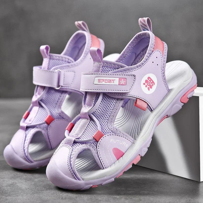 A pair of children's summer toe-covering sports sandals, wear-resistant outdoor beach shoes, size 28-39，MQ-9019