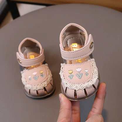 Platform Sandals Retro Children's Shoes Fashion Flroal Sandals for Baby Girl Beach Shoes Beautiful School Kids Shoe Girls H06019