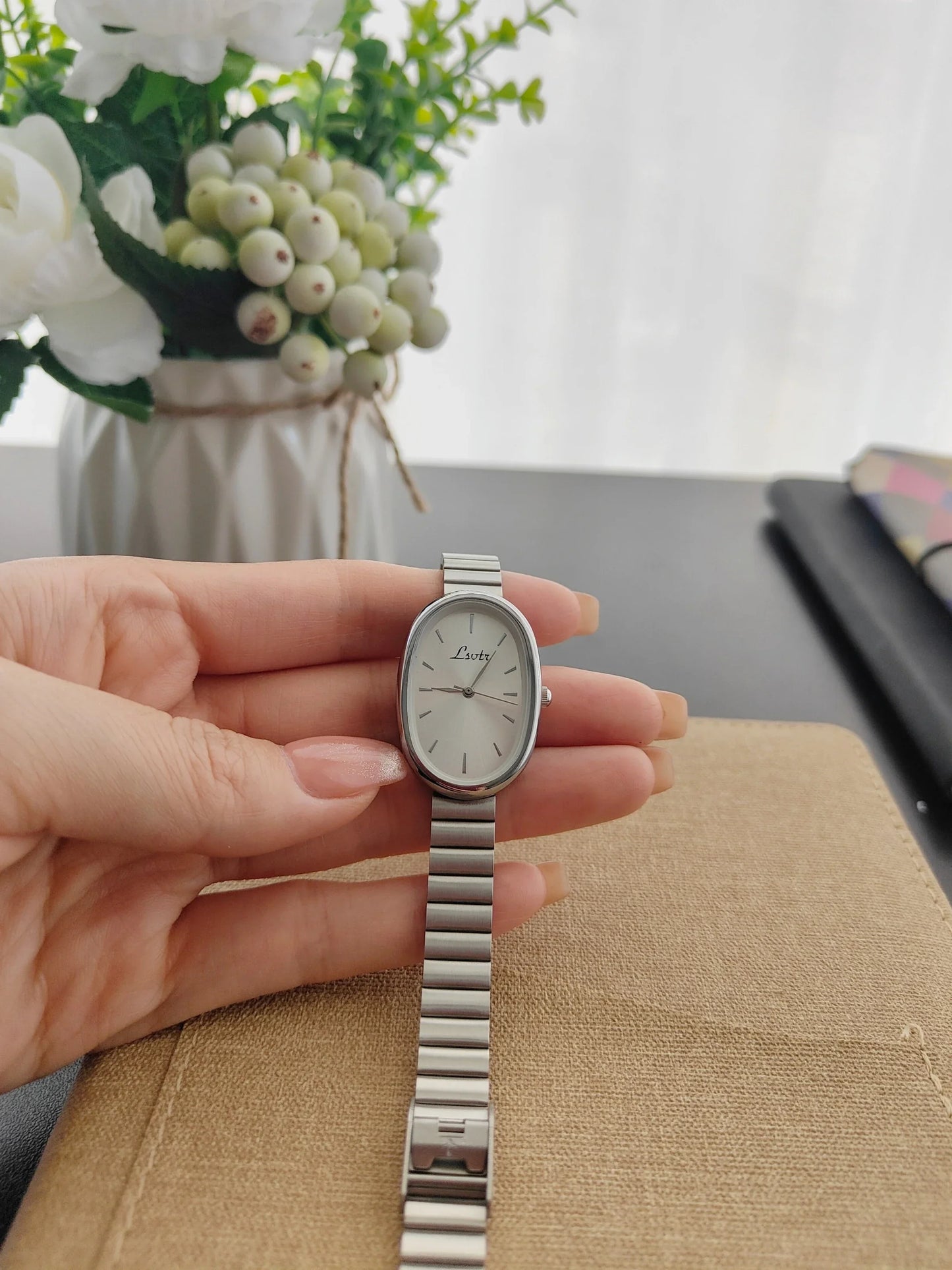 1 Piece of New Fashion Gold Bracelet Women's Watch Retro Luxury Fashion Simple Elegant Accessible Luxury Elegant Versatile Watch Women's Quartz Watch