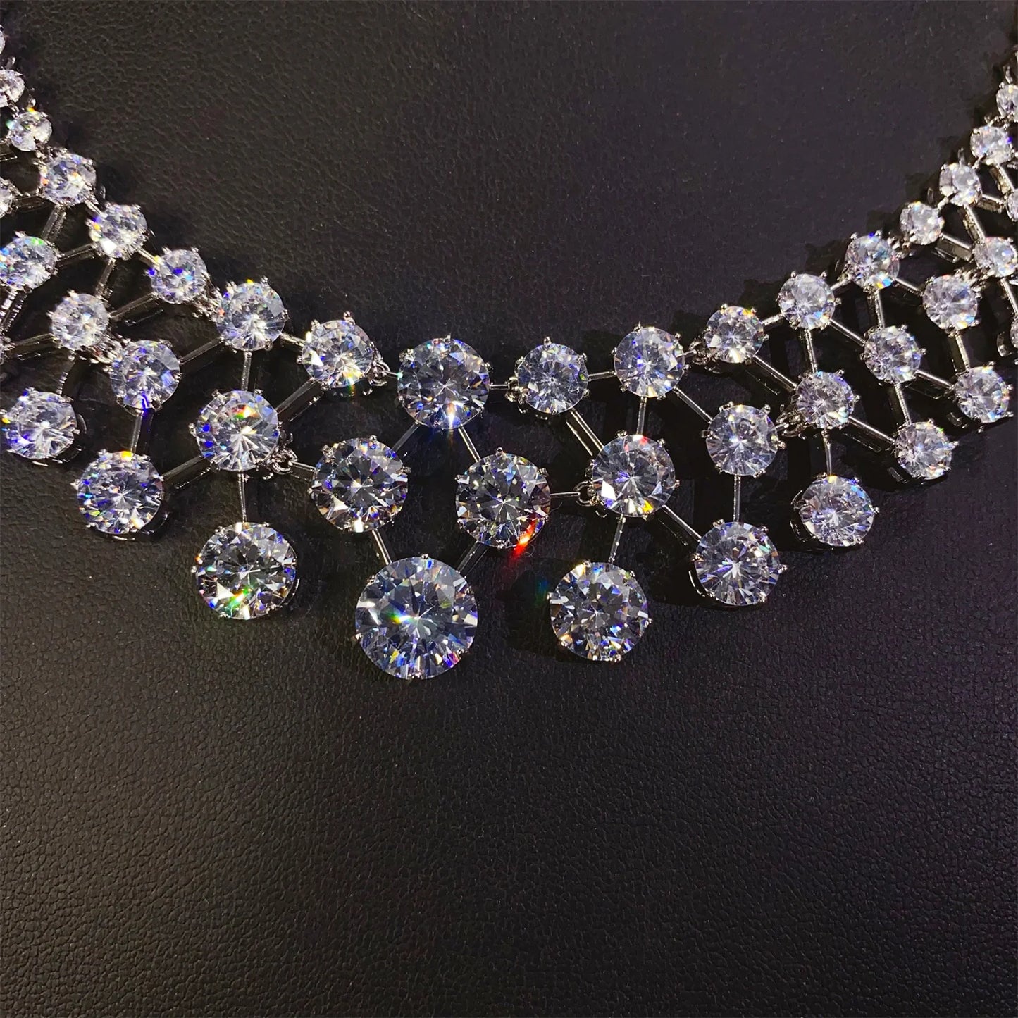 Jewelry Set with Round-Cut Necklace and Dangle Earrings Elegant Sparkling Bridal Accessories for Banquets Wedding