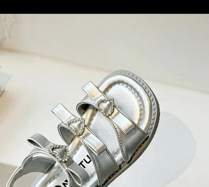 Girls Sandals New 2024 Summer Kids Fashion Bowknot Heart Princess Sandals Party Dress Shoes Children Soft Sole Beach Flats Shoe