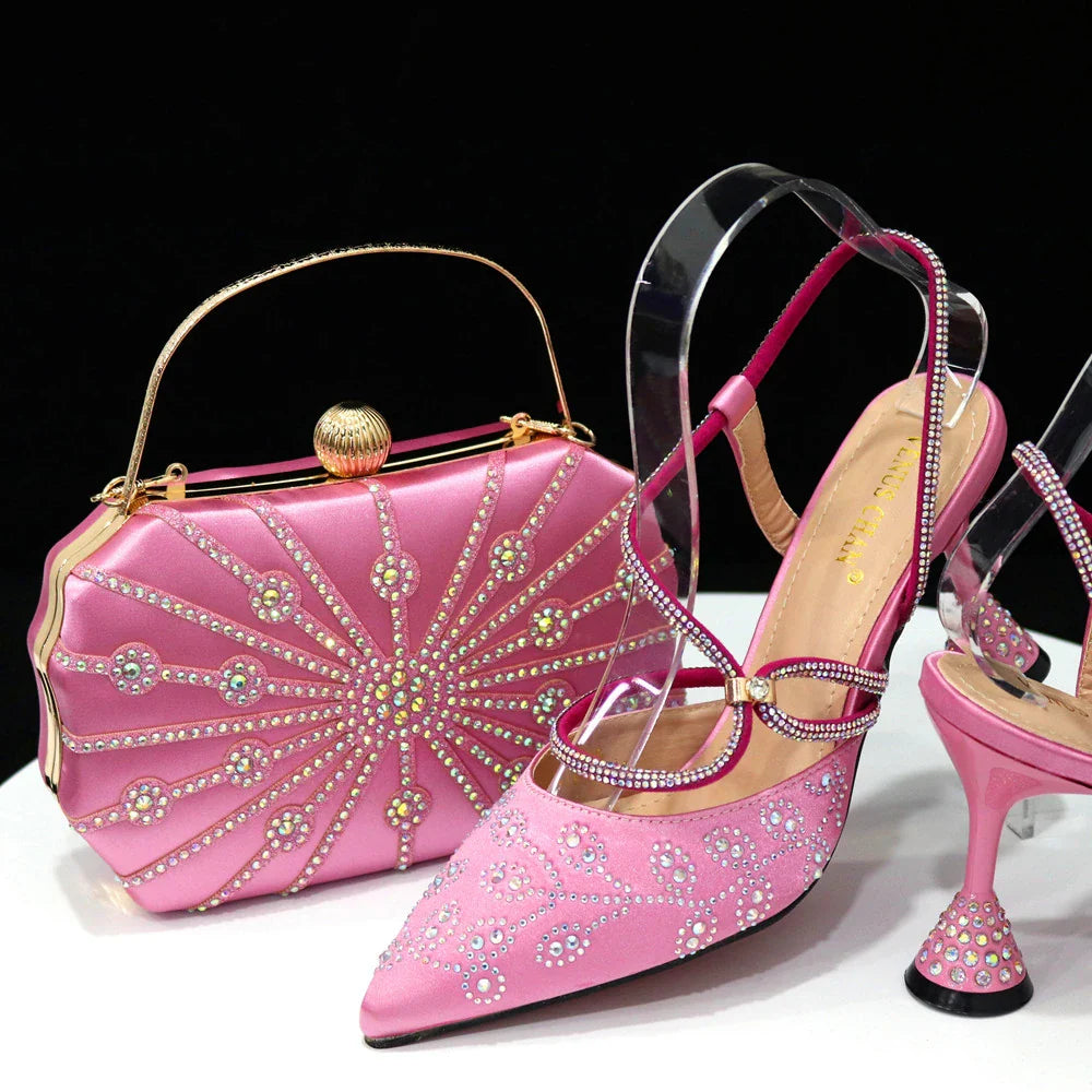 Scarpins e bolsa femininos de alta qualidade na cor vinho. Design italiano para casamentos na Nigéria.