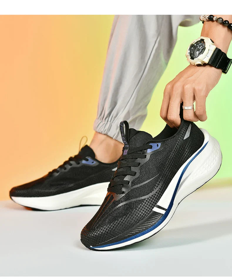 Sapatos de corrida esportivos casuais masculinos e femininos de moda com superfície de malha respirável, suporte de placa de carbono e sola de borracha resistente ao desgaste