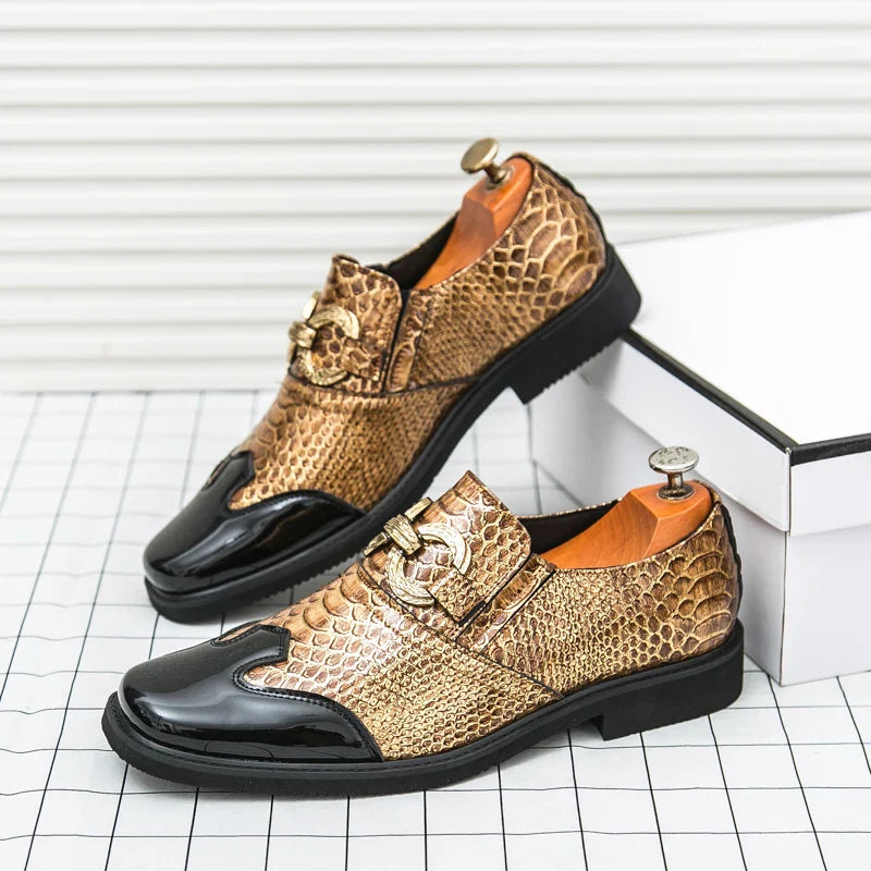 A man with a square-headed fish-scale patterned shiny leather shoe walked the runway in a formal business Derby groom's shoes