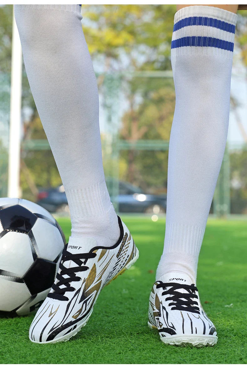 Outdoor Children's Football Shoes Low-cut Kids Soccer Shoes Sports Shoes Comfy Non-Slip Training Shoes For Boys Futsal Sneakers