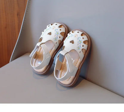 Sweet Little Girl Sandal Summer New Kids Princess Embroidery Flower Flat Sandals Fashion Elegant Children Causal Cut-outs Shoes