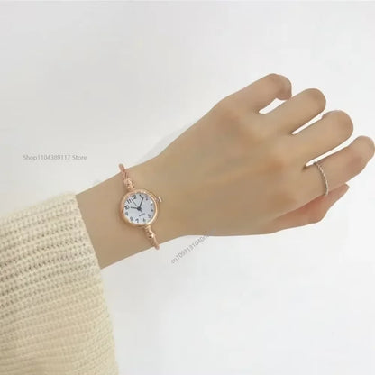 Fashion Women's Wristwatch Gold Bracelet Small Dial Elegant Watch New Cute Women Steel Bracelet Watch Quartz Wristwatch