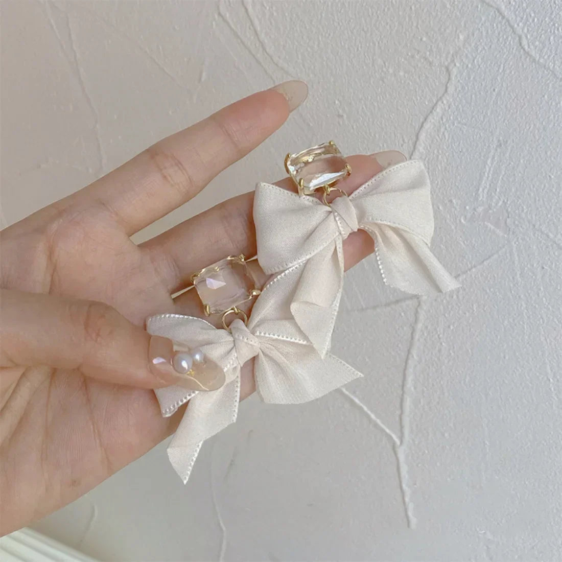New Fashion Korean Cute Sweet Black White Women Statement Stud Earrings Fabric Lace Bow Drop Earrings Luxury Jewelry Party Gifts