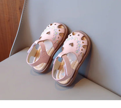 Sweet Little Girl Sandal Summer New Kids Princess Embroidery Flower Flat Sandals Fashion Elegant Children Causal Cut-outs Shoes