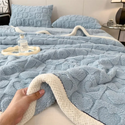 2025 new solid color taffle love blanket light blue fashion flannel office lunch break casual blanket, no pillowcase