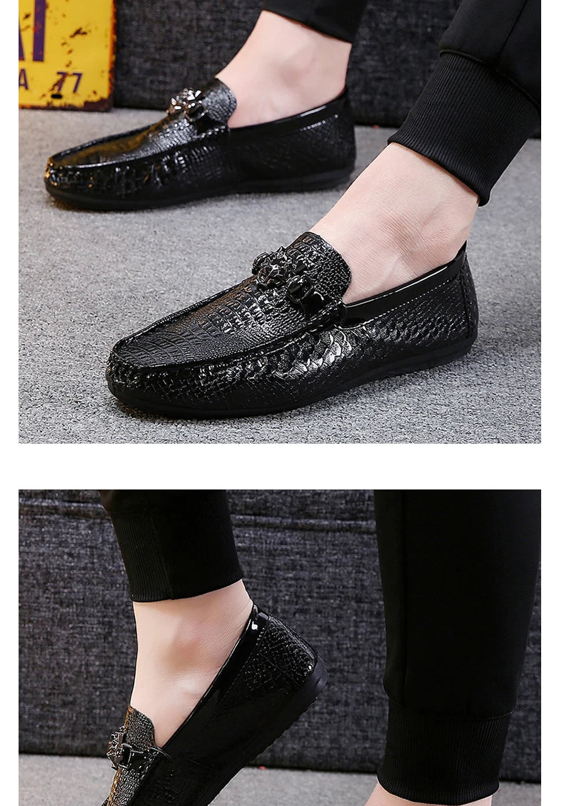 Sapatos Masculinos de Couro com Contas Estilo Britânico Outono Pretos Casuais para Homens Coreanos Preguiçosos Slip-on Sola Macia Mocassins de Condução Modernos