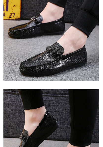 Sapatos Masculinos de Couro com Contas Estilo Britânico Outono Pretos Casuais para Homens Coreanos Preguiçosos Slip-on Sola Macia Mocassins de Condução Modernos