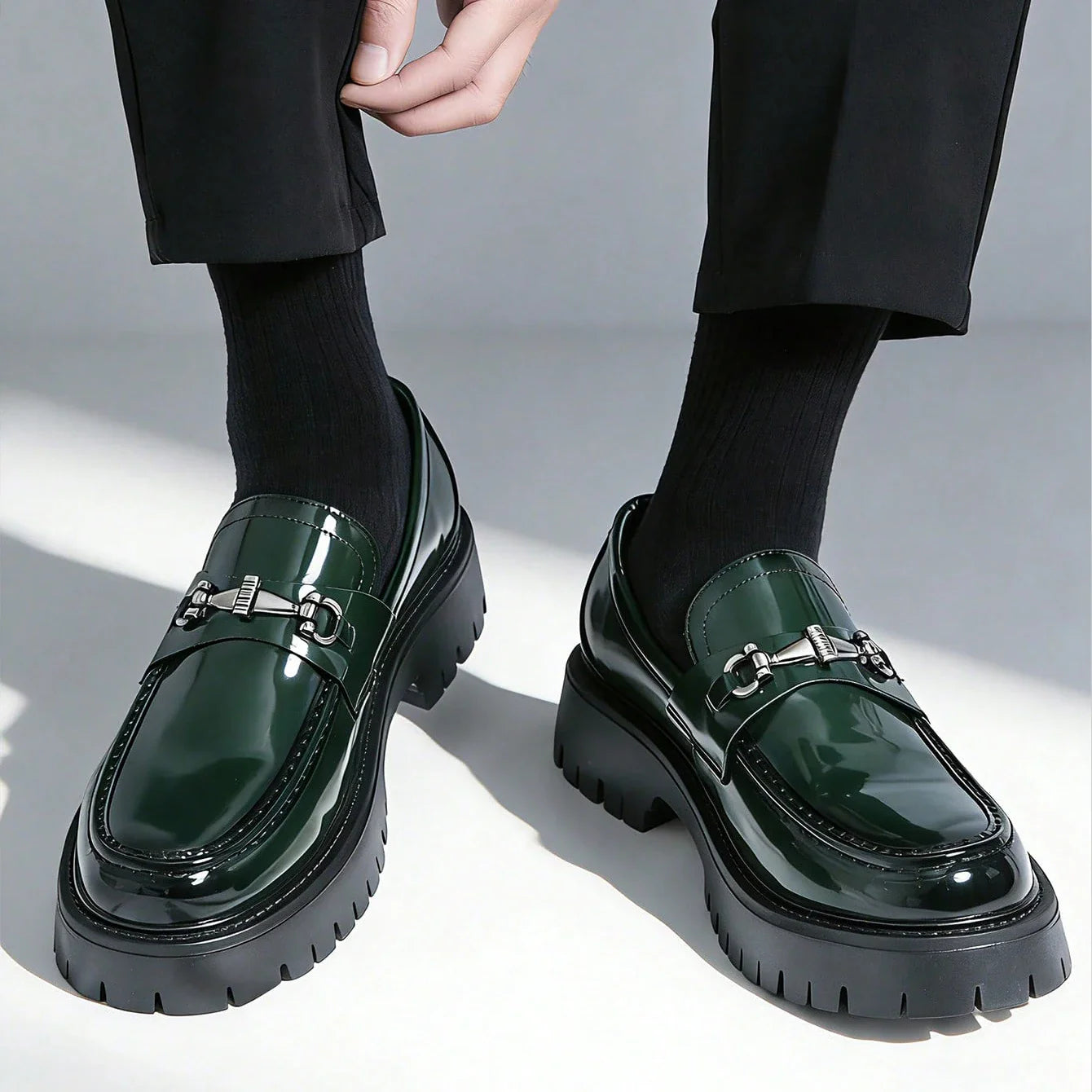 Europe Fashion Thick Sole Men's Penny Loafers Slip-On Business Dress Shoes Gentleman Glossy Buckle Formal Party Black Shoes