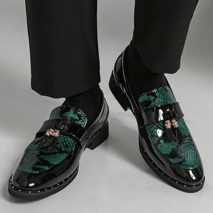 Men's Business Formal Slip-On Loafers Pointed Toe Patent Leather Shoes with Shiny Tassel & Snake Print, Suitable Office Party