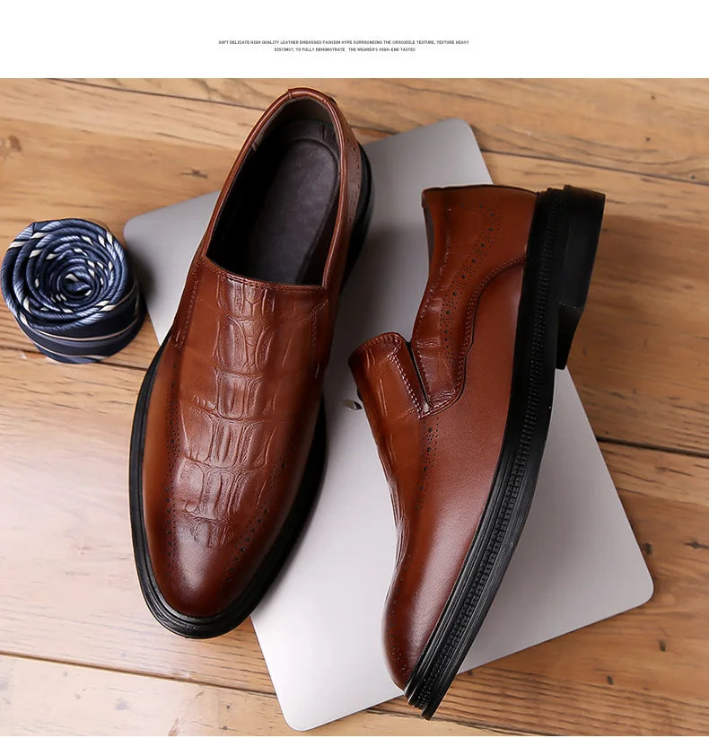 2026 Spring Autumn New Designer Brogue Shoes for Men Fashion Business Casual Shoes Male Solid Color Leather Shoe Loafers Man