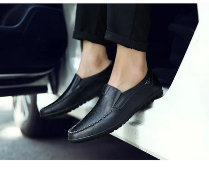 Sapatos Casuais Masculinos de Couro Genuíno Marca de Luxo Mocassins Masculinos Respiráveis Slip-on Sapatos de Condução Pretos Tamanhos Grandes 37-47