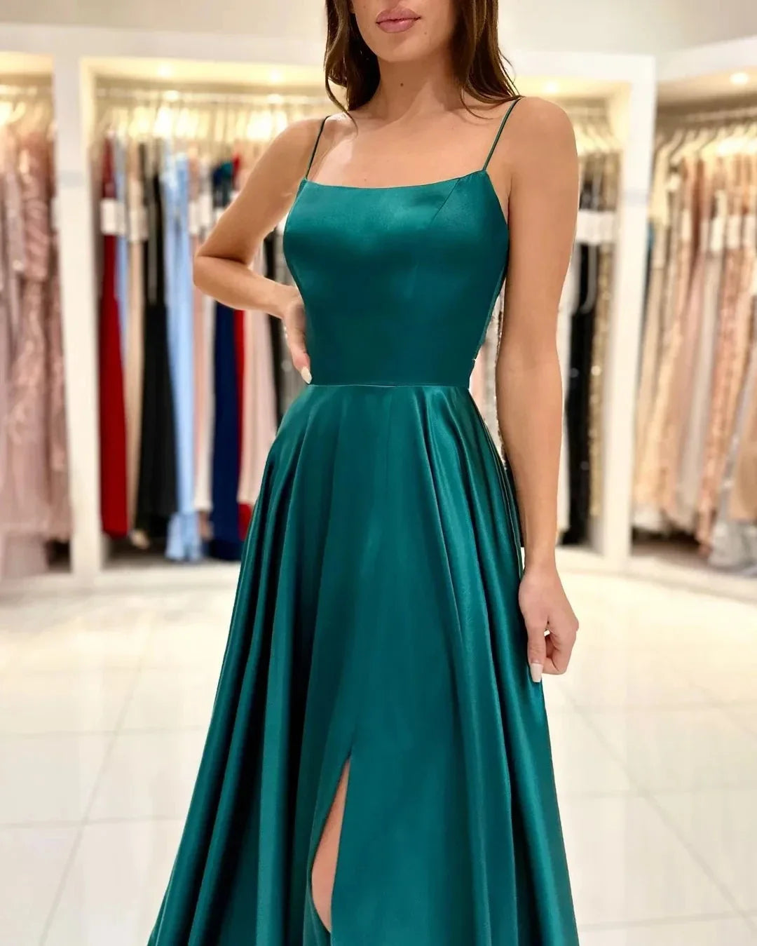 2025 Vestidos Longos de Cetim Verde Escuro para Madrinhas de Casamento com Alças Finas Fenda Sexy Decote nas Costas Maxi Vestidos de Noite Femininos