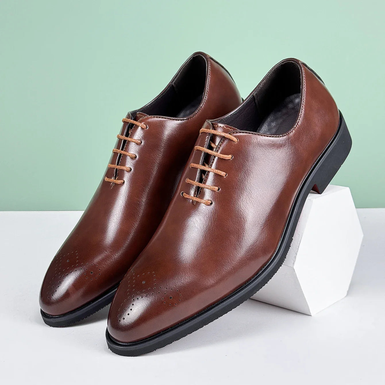 Men's British Style Oxford Loafers Formal Leather Shoes Pointed Toe Breathable Non-Slip Business Dress Wedding Office Red Sole