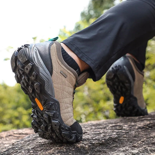 Hiking Shoes Mens Luxury Designer Winter Climbing Trekking Sneakers for Men Leather Outdoor Sports Work Man Shoes 110282A