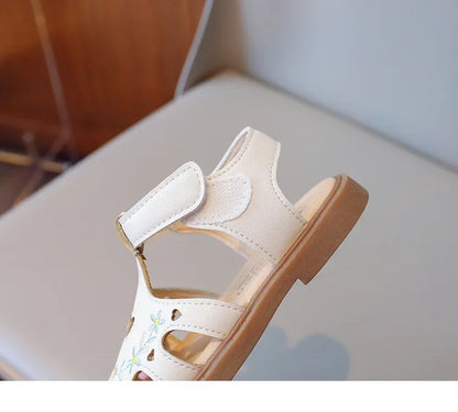 Sweet Little Girl Sandal Summer New Kids Princess Embroidery Flower Flat Sandals Fashion Elegant Children Causal Cut-outs Shoes