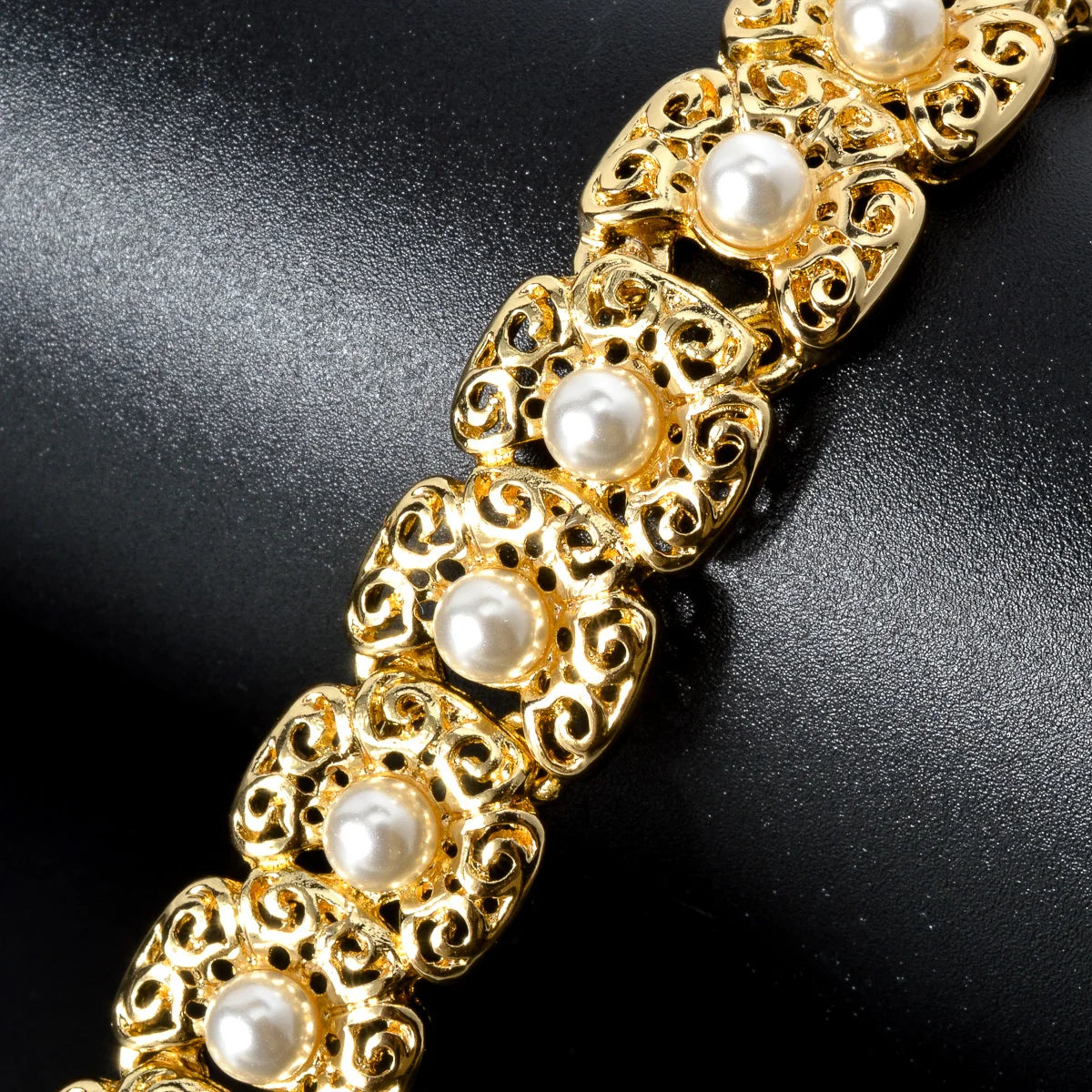 Conjunto de joias de luxo Dubai para mulheres, moderno, colar de pérolas, pulseira, anel, brincos, conjunto de joias banhadas a ouro 18k
