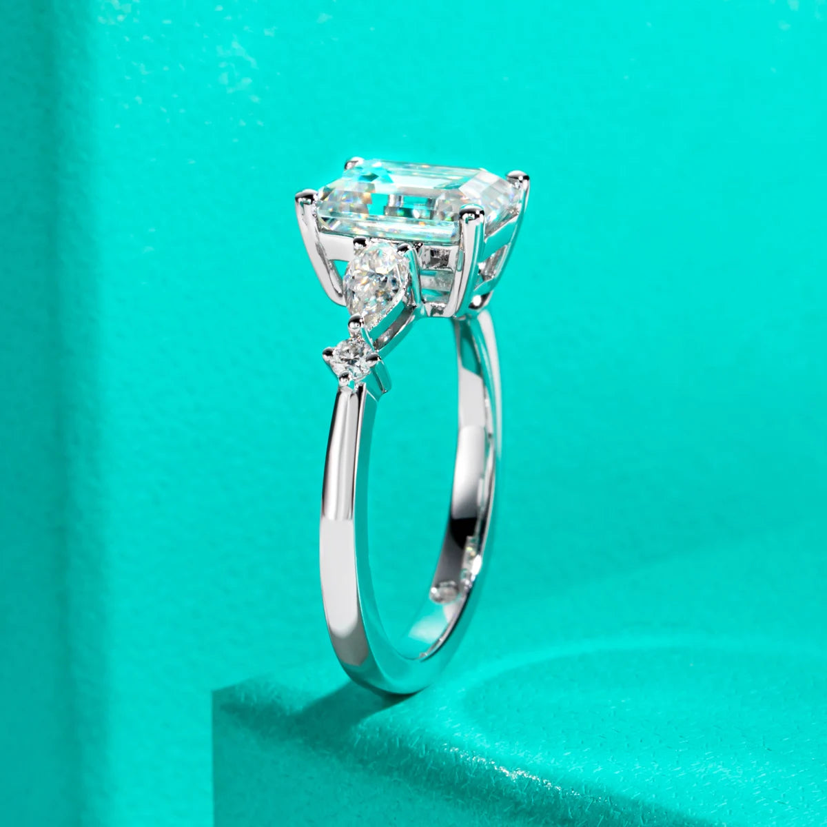 3ct D Color Emerald Cut Moissanite & 0.3ct Pear Cut Engagement Ring 18K Gold Plated Ideal for Weddings Women's Gifts