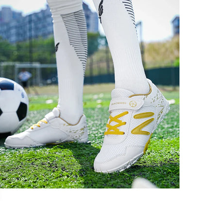 New Children Soccer Shoes Cleats Boys Football Boots TF Breathable Ultralight Grass Training Fast Athletic Sneakers 28-39