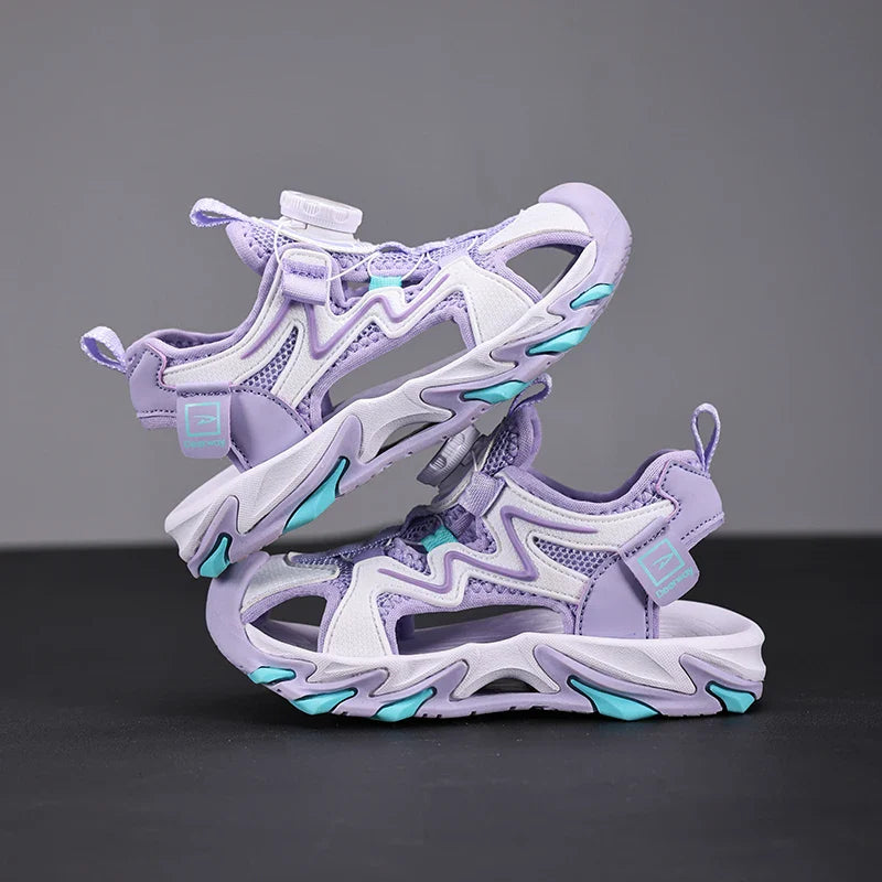 A pair of children's closed-toe sandals with quick-lock closure non-slip thick sole for daily and outdoor use DEH-D2508