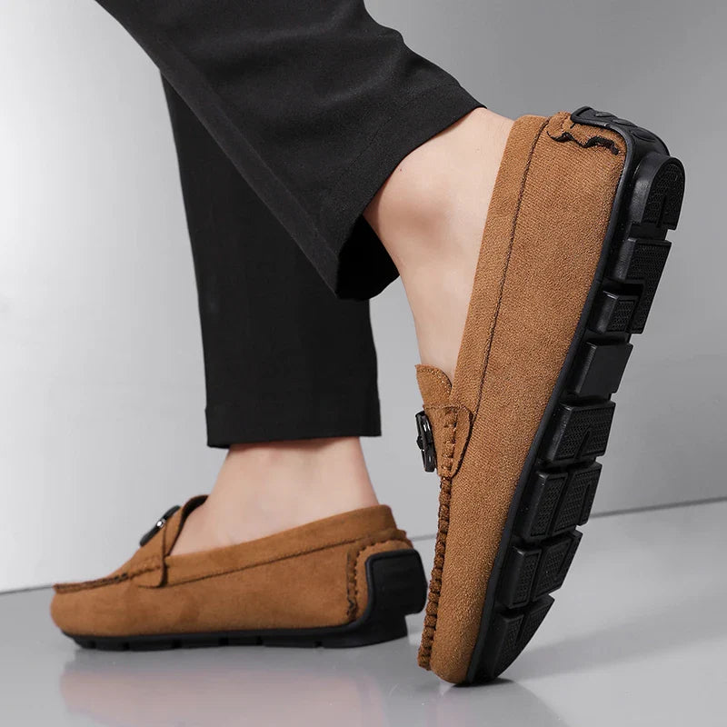 The 2025 new men's soft-soled comfortable casual shoes are versatile Lazy people can wear them on one foot Size 46 size 47