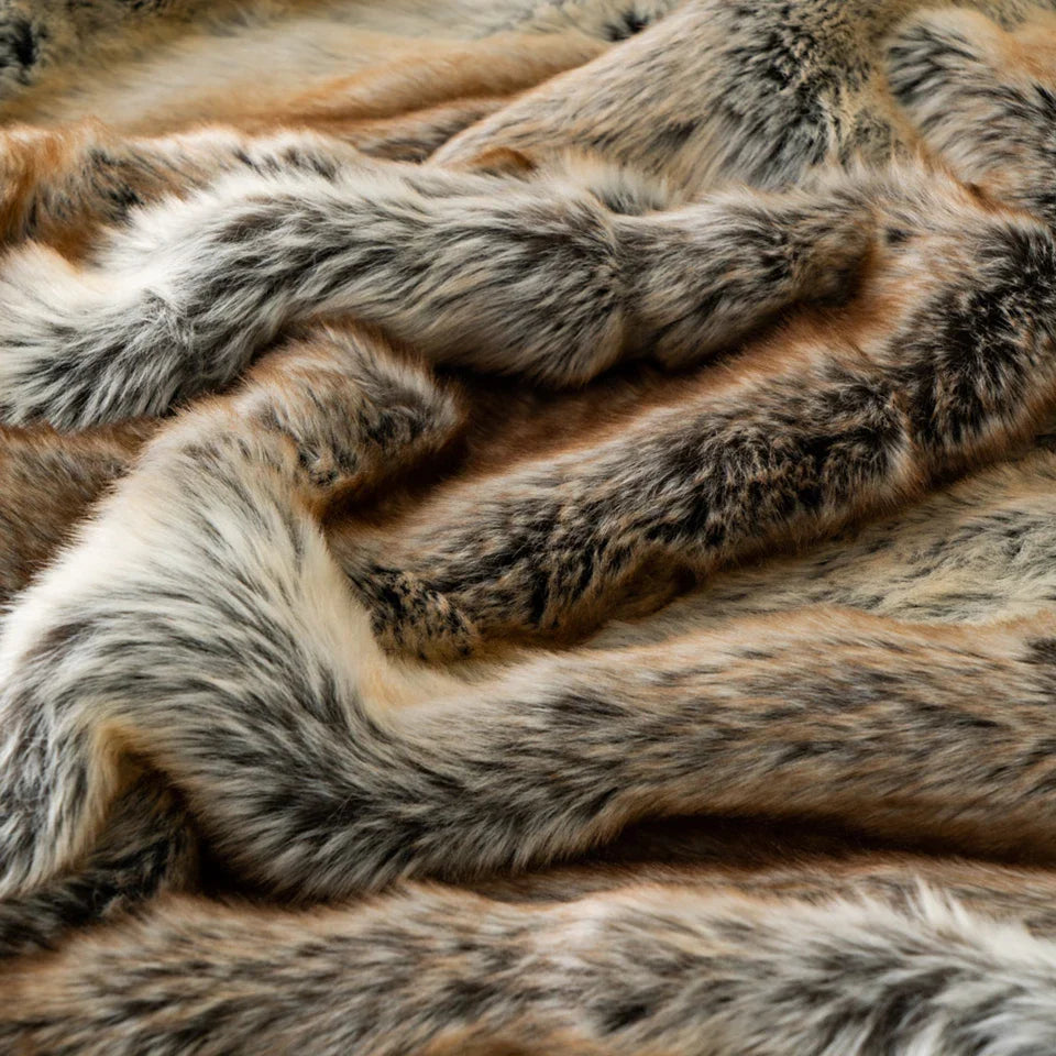 Faux Fur Blanket Luxury Fluffy Plaid Throw Blanket Winter Thick Warm Sofa Blanket Plush Fur Throws for Bed Bedroom Decor