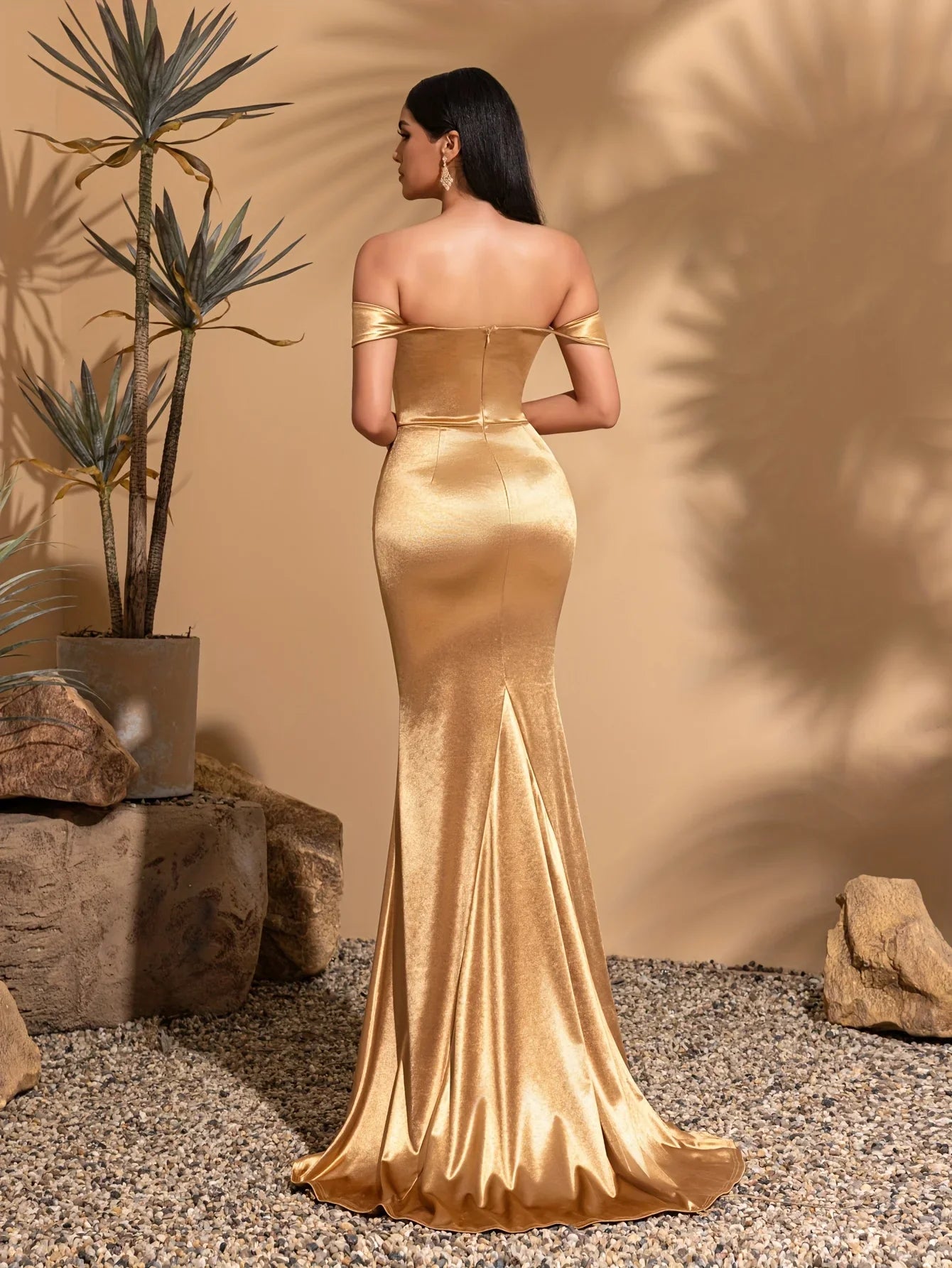 Vestido Elegante de Festa de Casamento com Ombro a Ombro, Plissado, Cintura Alta e Fenda