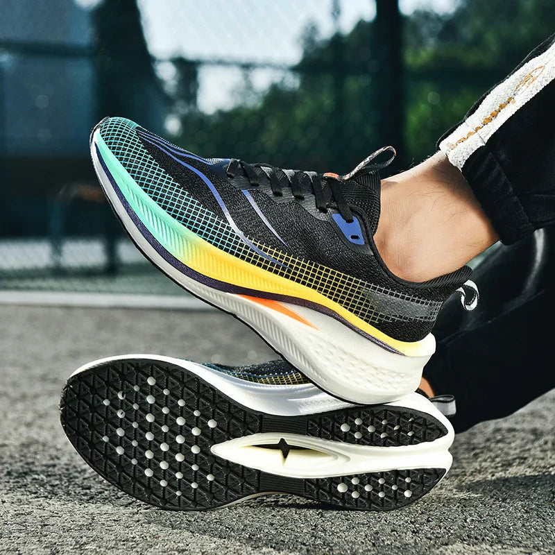 Sapatos de corrida esportivos casuais masculinos e femininos de moda com superfície de malha respirável, suporte de placa de carbono e sola de borracha resistente ao desgaste