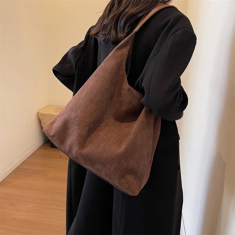 Korean suede bucket bag, women's casual commuting shoulder tote bag, autumn/winter 2025 new underarm set bag