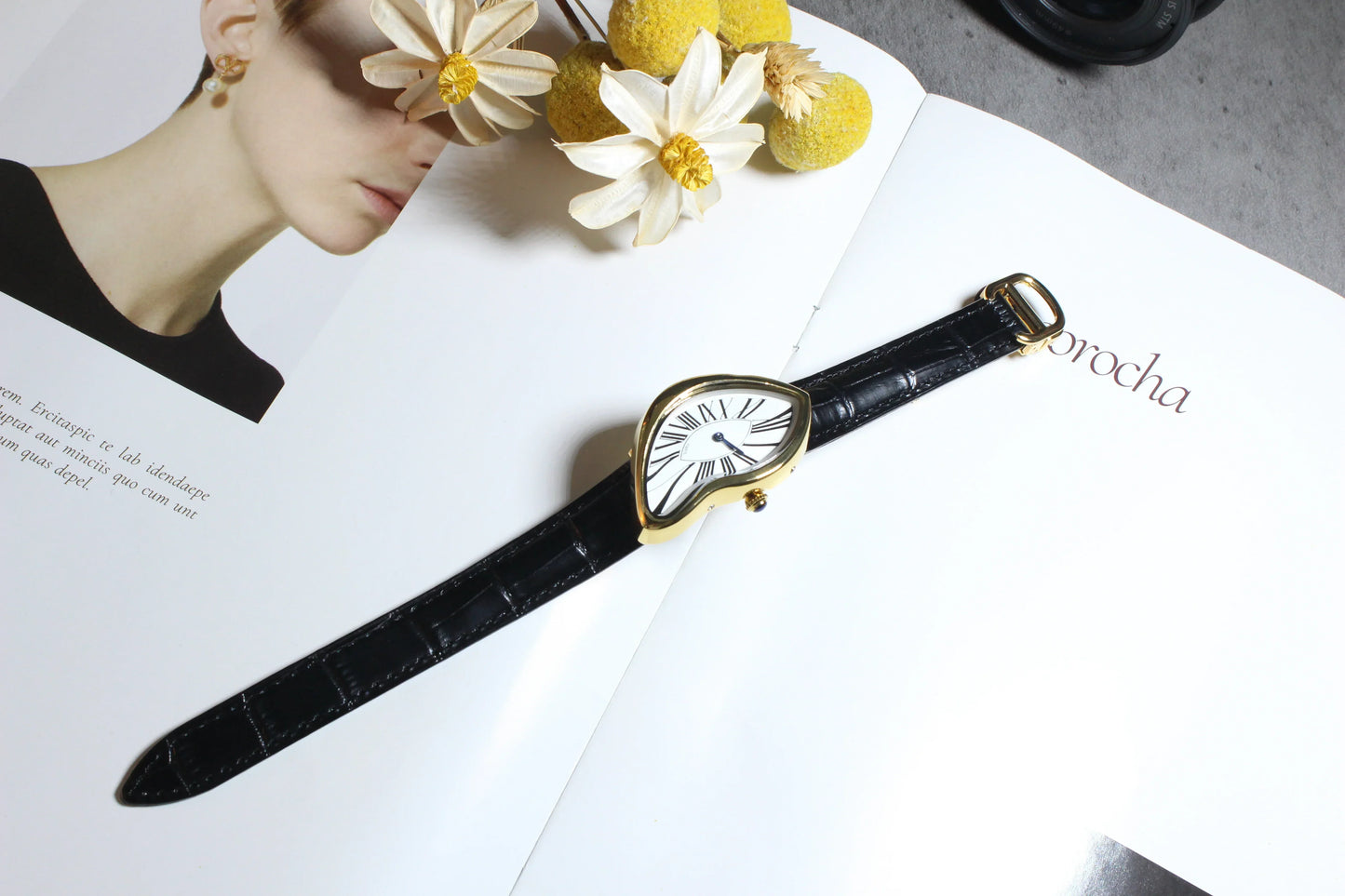 new Medieval alien watches melt and twist y2k alien ladies and men Leather strap fashion advanced ins niche design quartz watch