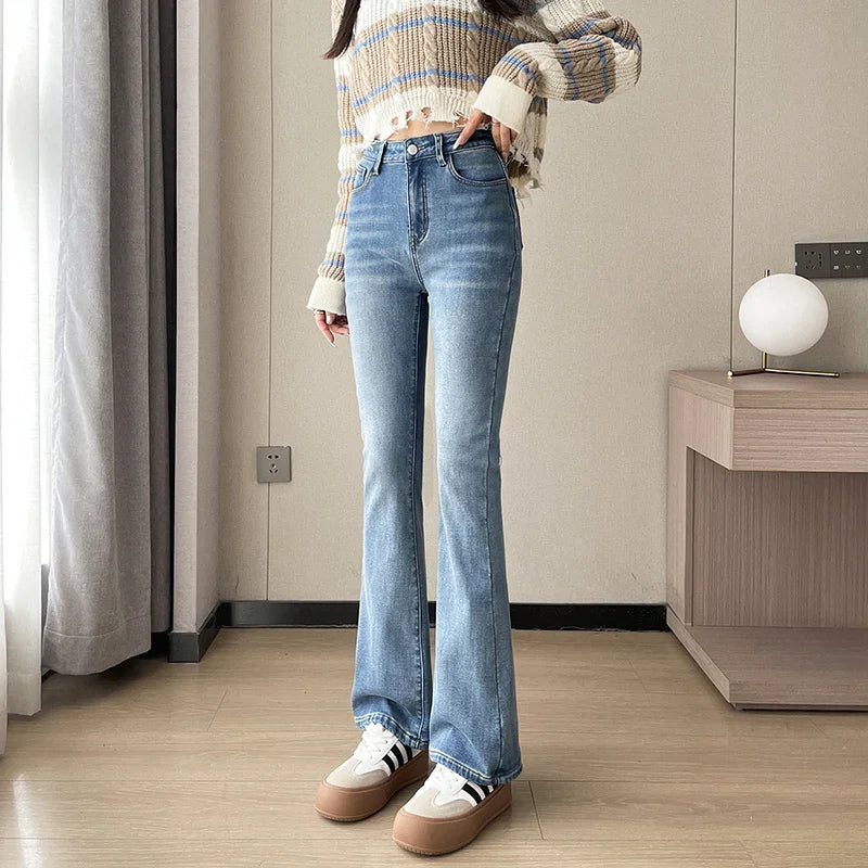 Fashion New Women Warm Plush Flared Jeans Thermal Fleece Loose Denim Pants Female High Waist Urban Straight Flare Trouser