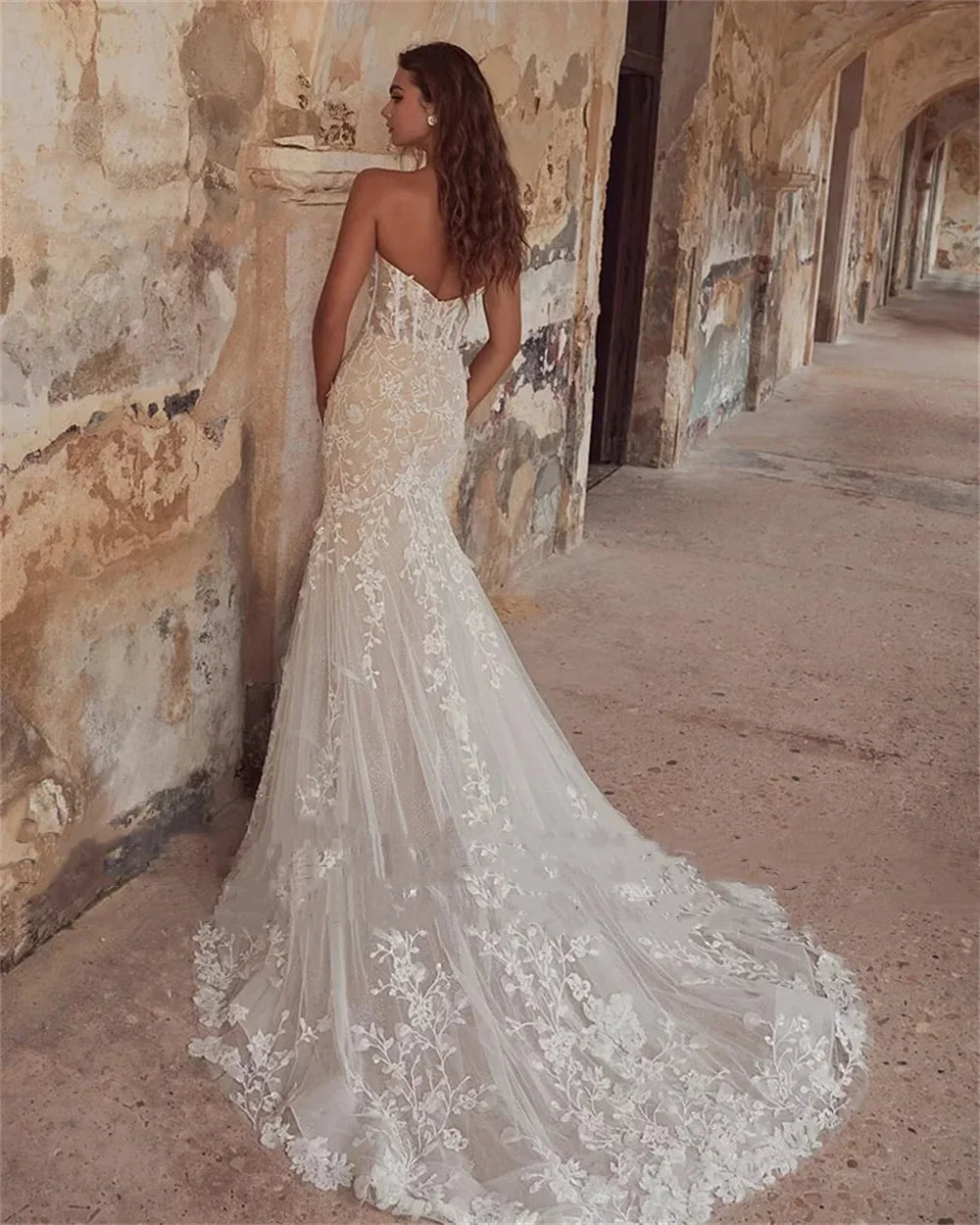Strapless Mermaid Wedding Dress With Shiny Sequins Sleeveless Court Training Lace Decal Bridal GownVestidoDeNovia