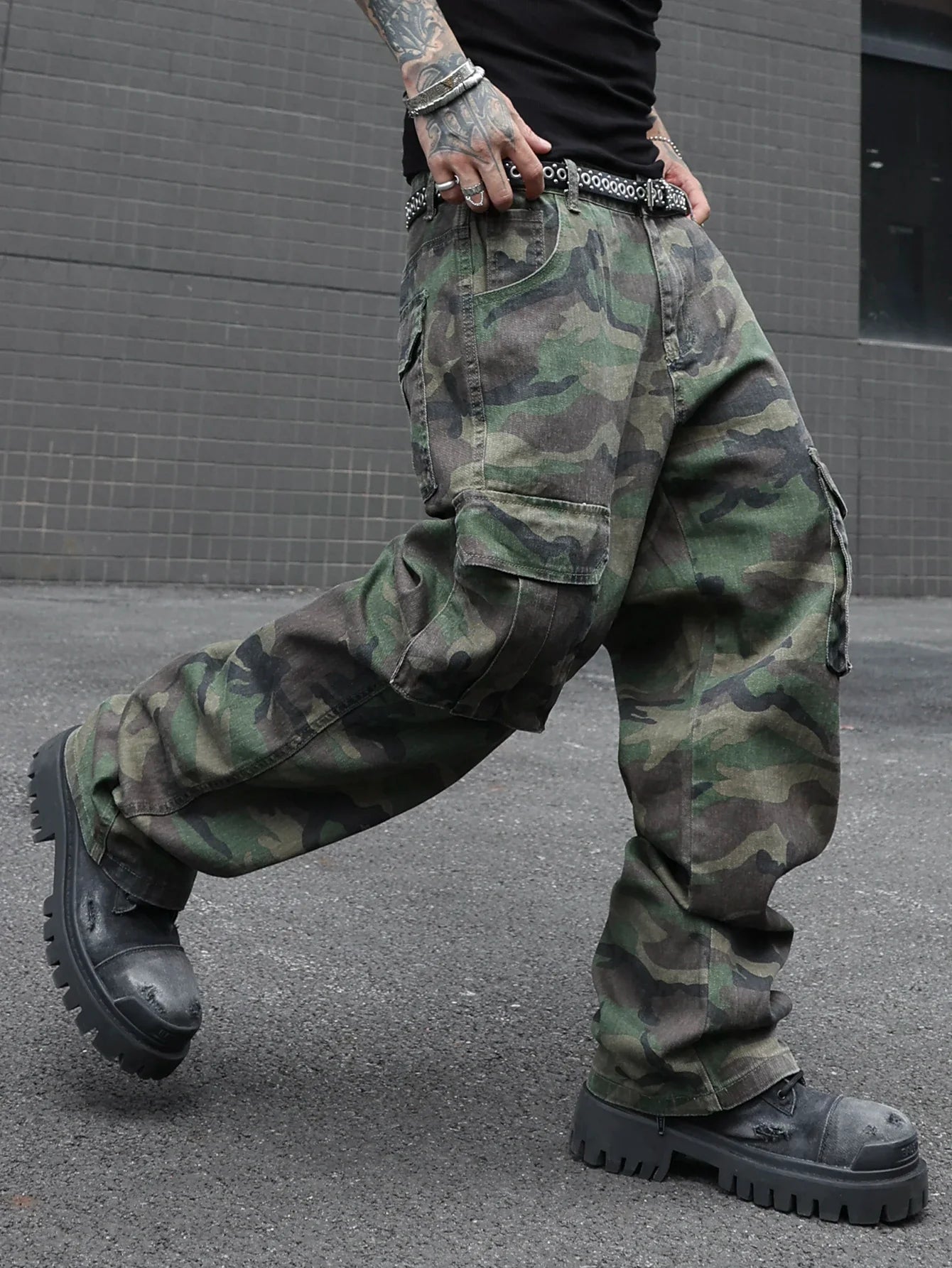 Men's camouflage utility jeans. Multi-pocket design. Stylish and trendy. Loose fit.