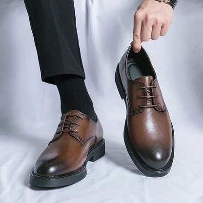 Sapatos sociais masculinos de amarrar para escritório, sapatos de festa para casamento, sapatos de luxo estilo Derby de couro, sapatos masculinos formais de primavera/outono para homens