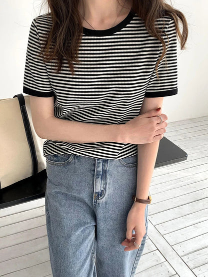 Striped Short Sleeve T-shirt Women's Summer New Korean Version Loose Retro Contrast Slim Round Neck Top Women's Fashion Casual
