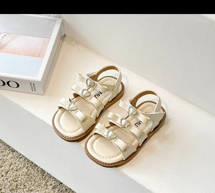 Girls Sandals New 2024 Summer Kids Fashion Bowknot Heart Princess Sandals Party Dress Shoes Children Soft Sole Beach Flats Shoe