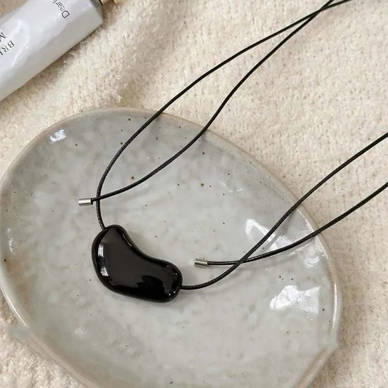 Luxury Irregular Red Enamel Heart Pendant Necklaces for Women Fashion Adjustable Black Rope Sweater Chain Necklaces Jewelry ﻿