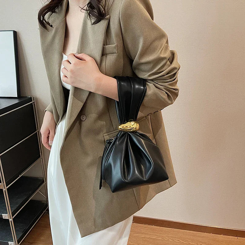 Mini Bolsas de Ombro de Couro PU com Design em Forma de Bolinho, para Mulheres, Modernas, com Nó, Retrô, de Pulso, Bolsas de Mão e Carteiras