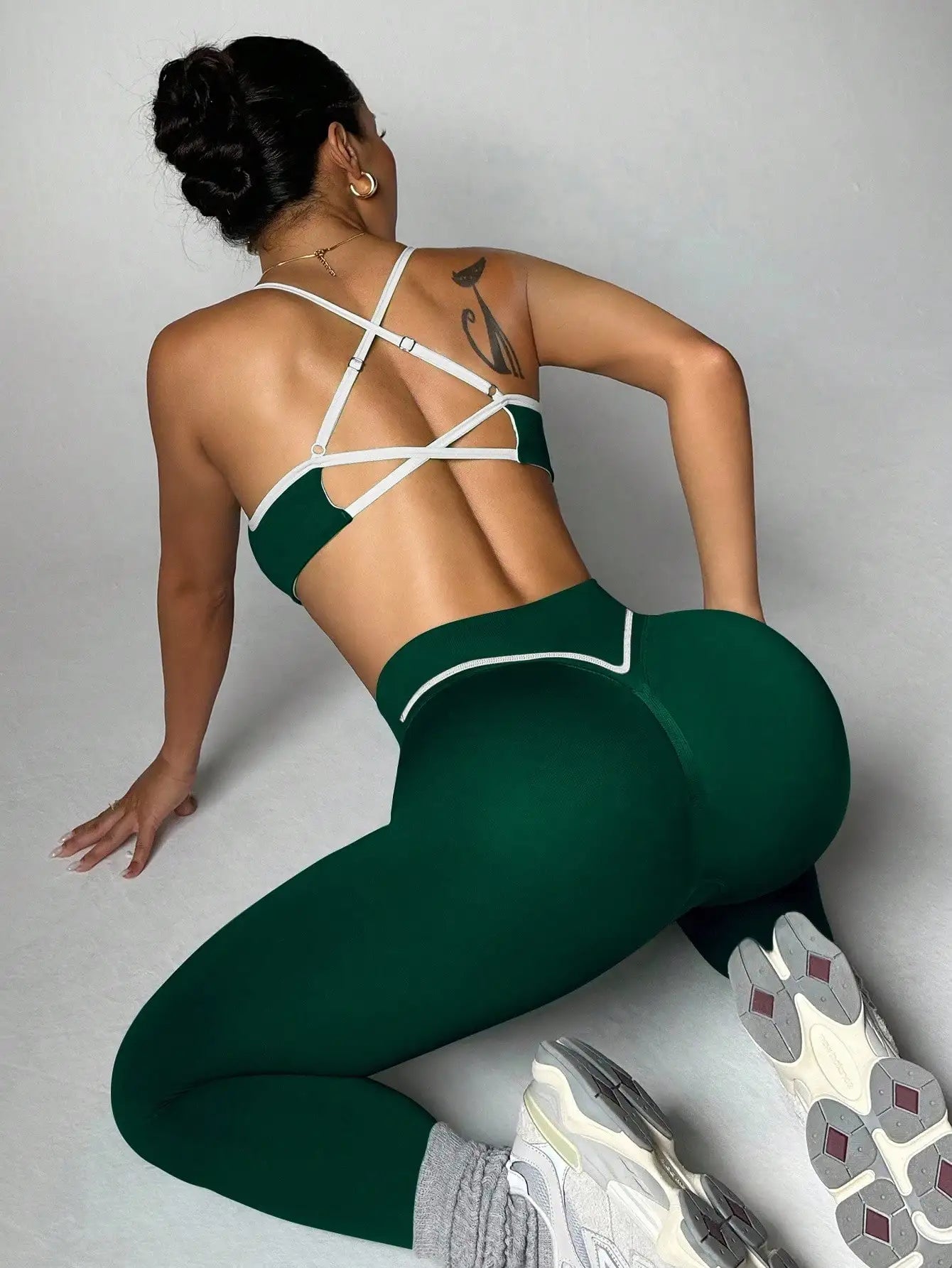 Sexy Backless Sports Bra with Lifted Butt and Color Block Design - Women's Yoga Pants Set for Outdoor Activities
