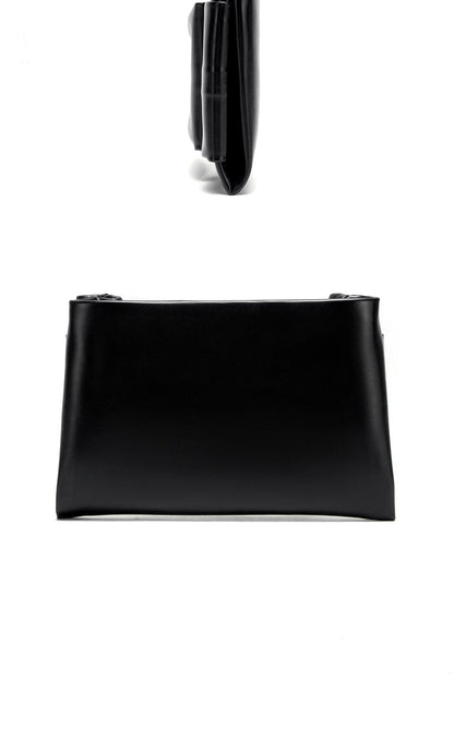 Leather Luxe Sleek Shoulder Bags Gold-Plated Logos Durable Chain Straps Merge High-End Craftsmanship with Urban Style